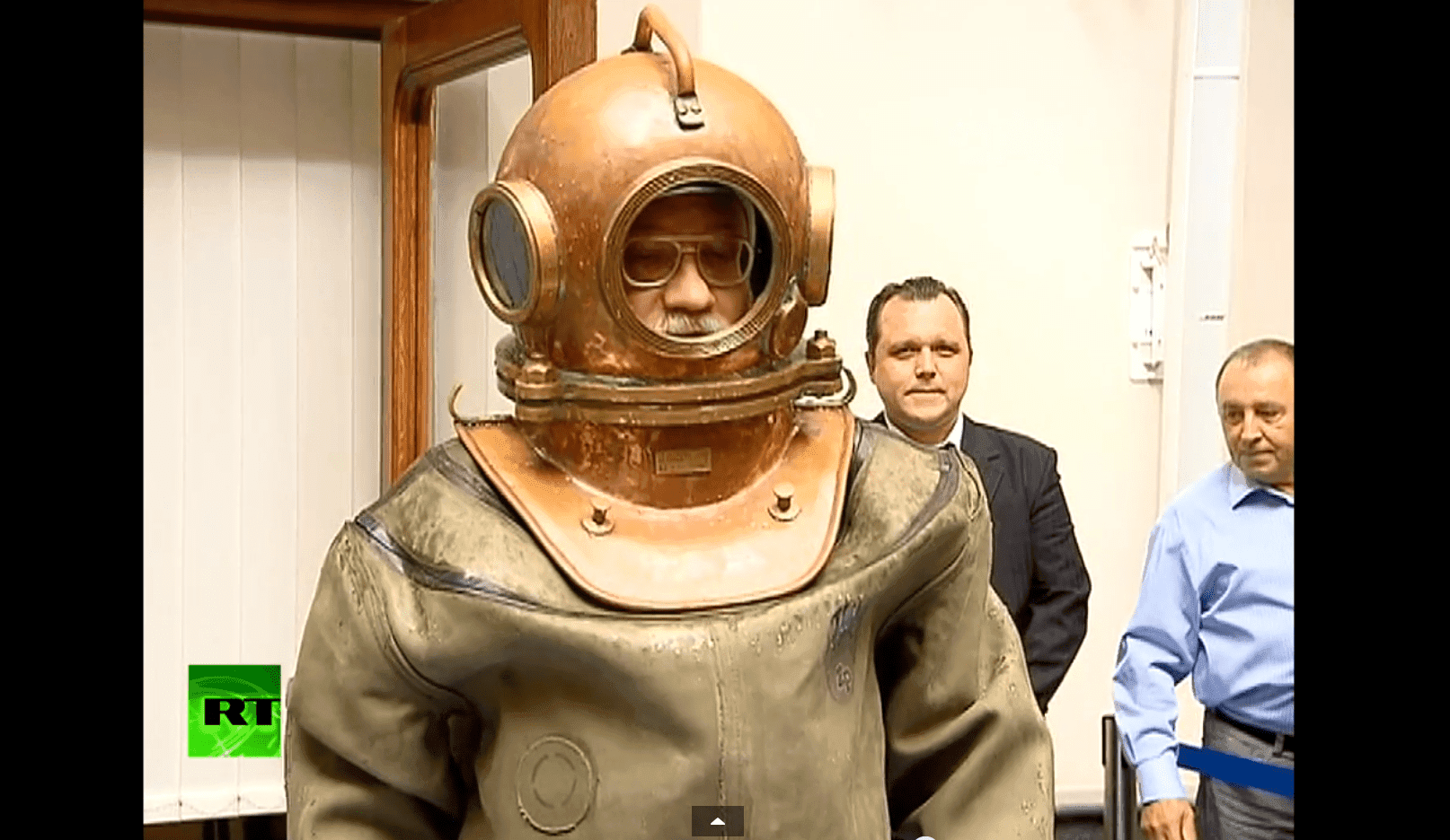 Russian official mocks Ice Bucket Challenge in diving suit