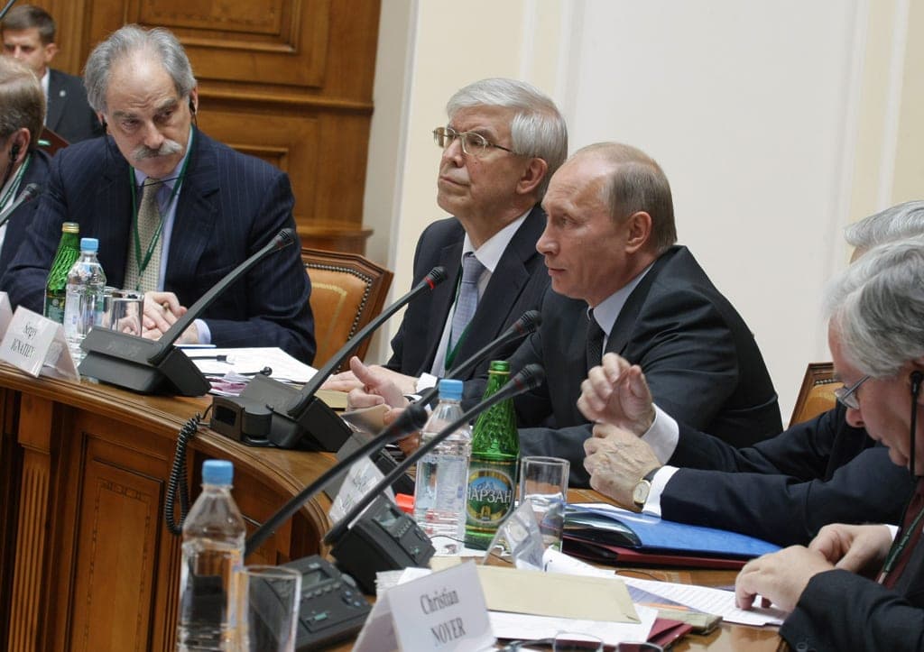 The Russian Secret: Russia Unloads US Bonds
