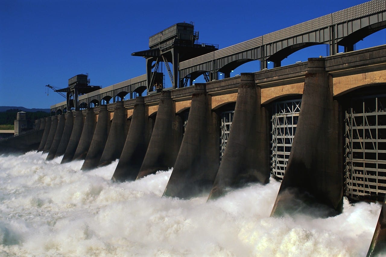 Энергия воды используется на